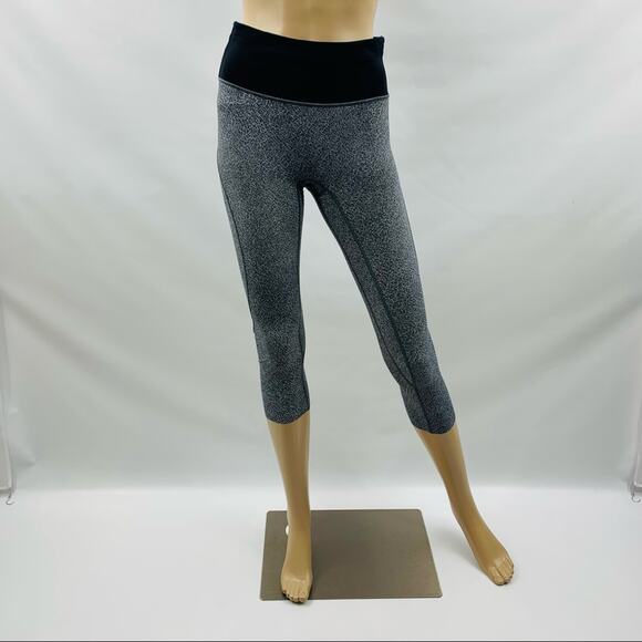 Lululemon Black White Dot Pattern Crop Leggings - Picture 2 of 12